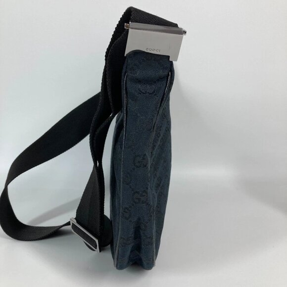 GUCCI GGCanvas Shoulder Bag Black CanvasxLeather - Picture 2 of 14